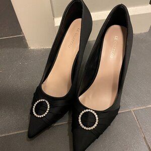 Le Chateau Black diamond heels